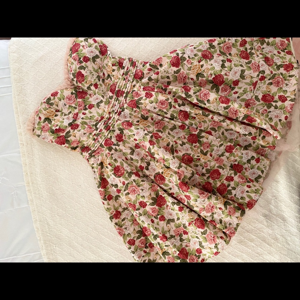Cute floral mini party dress.